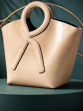 🛑✋❌Price Drop 🛑❌Authentic Roberta  Di Camerino Beige Tote Handbag.
